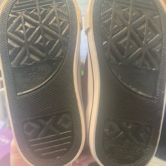 Toddler Converse All Stars canvas size 6US shoes. - Picture 6 of 7